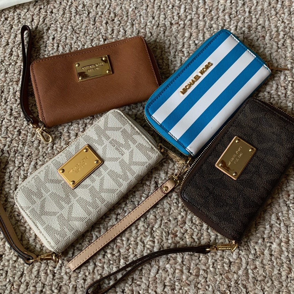 Michael Kors Wallet/Phone Holder